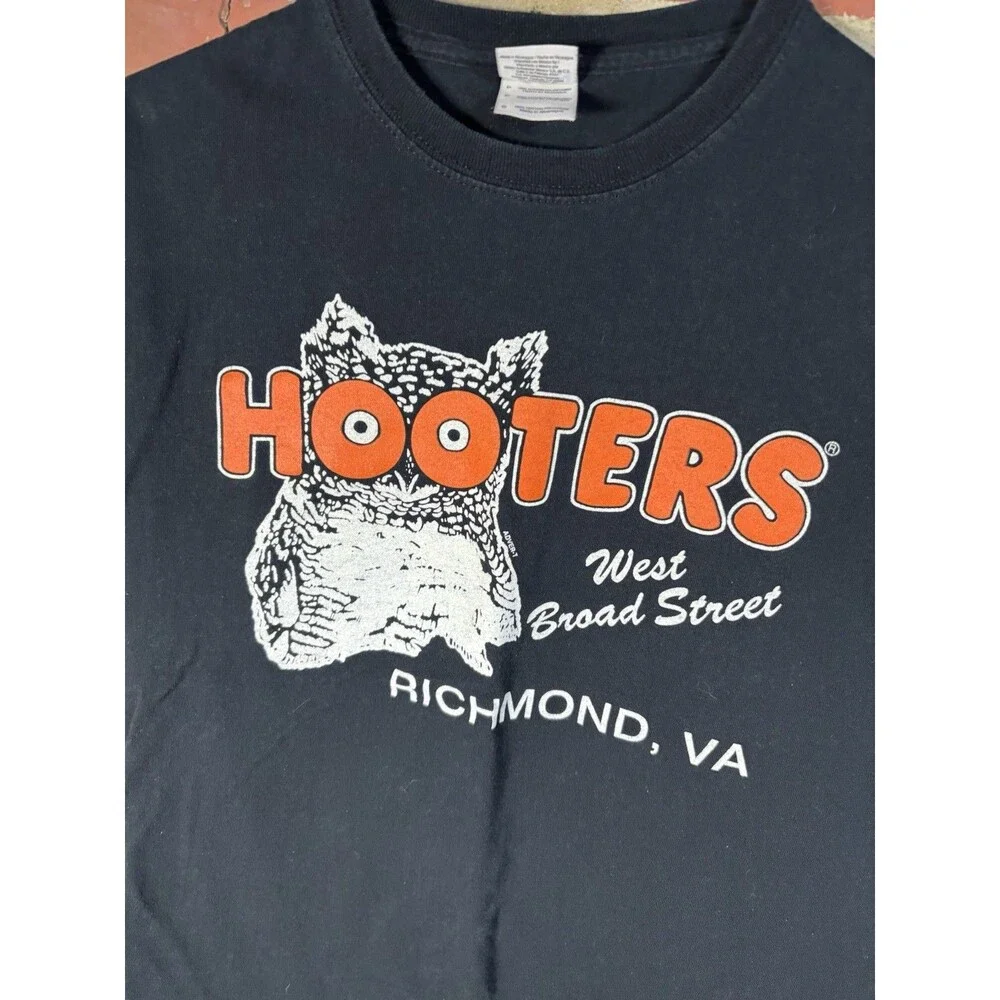 Vintage Y2K Hooters Black Shirt Richmond, VA Short Sleeve Adult Size Small